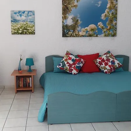 Appartement Aegialis & *