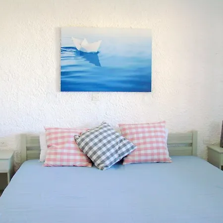 Apartament Aegialis & *