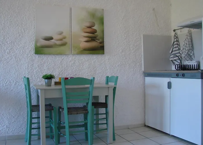 Aegialis Studios & Апартаменты *