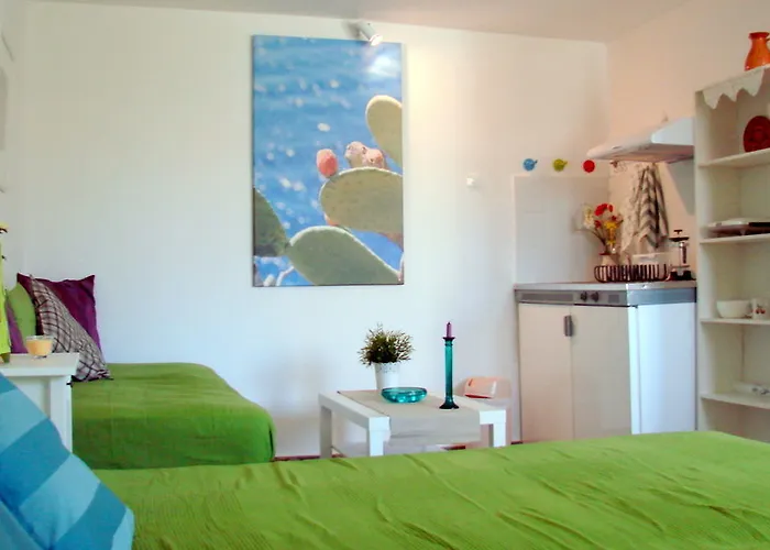 Aegialis Studios & Апартаменты *